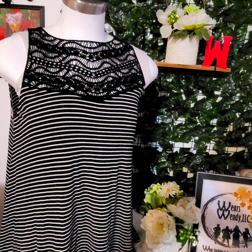 XL Black and white strip tank top